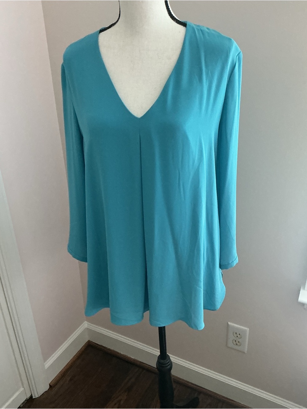 White House Black Market Teal V-Neck Long Sleeve Tunic